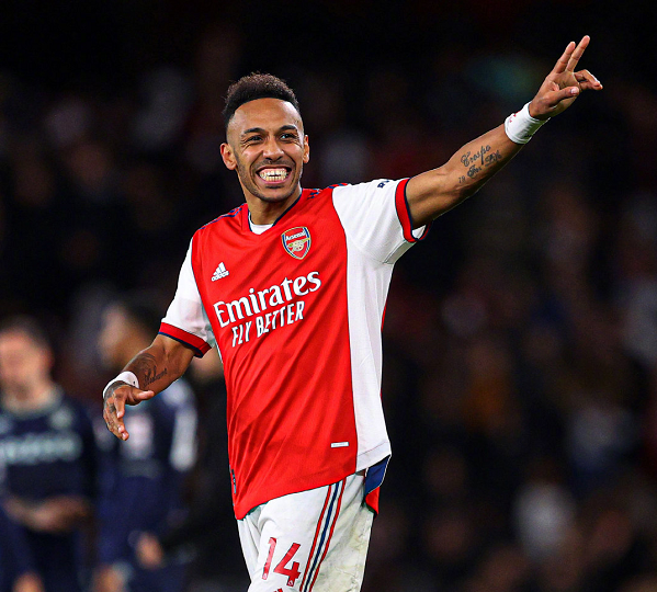 开云官网-赛地聚焦：荷甲转会期热度飙升，阿森纳官宣签约，悬念犹存，球队文化再被提及的简单介绍