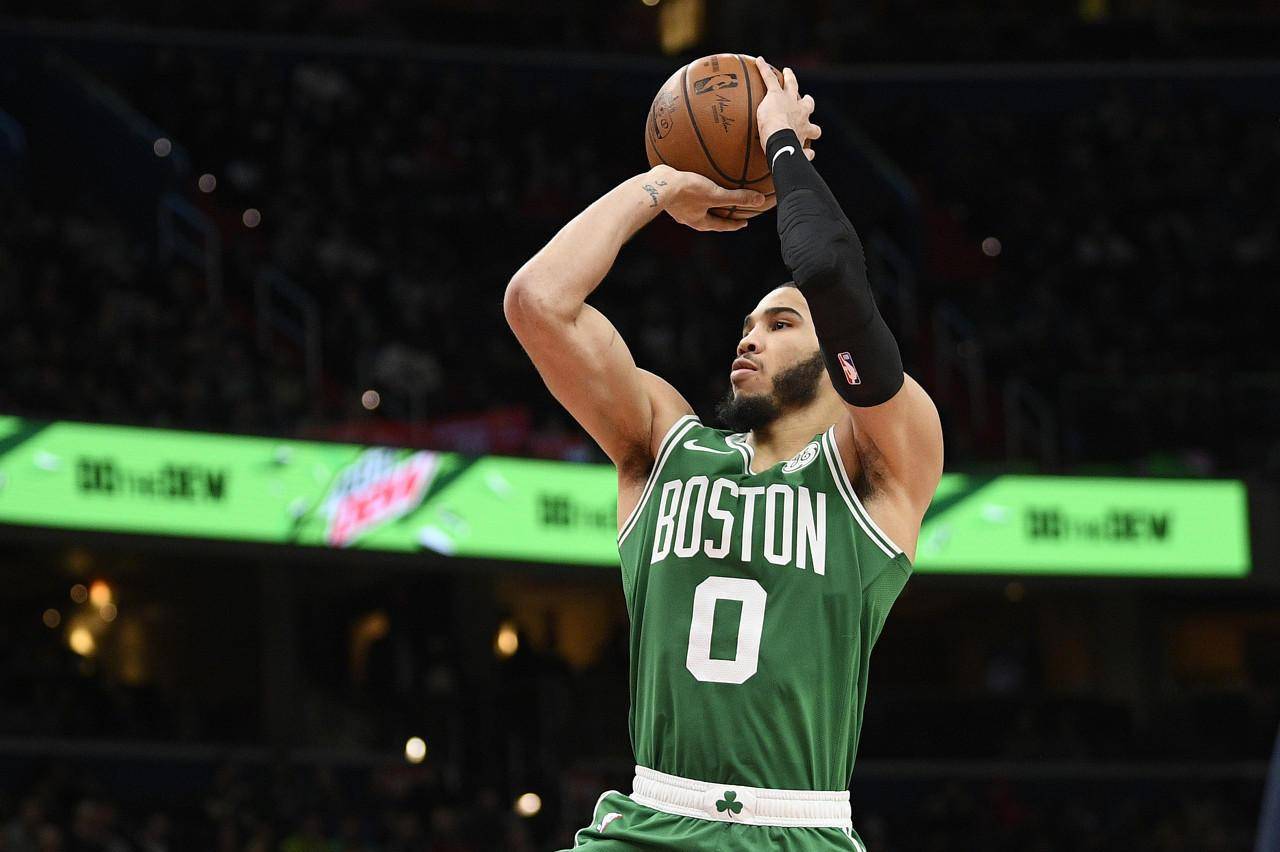 开云体育-清晨波士顿凯尔特人调整名单以备NBA常规赛；止住颓势环节打磨；球迷炸锅；身体对抗强度拉满的简单介绍