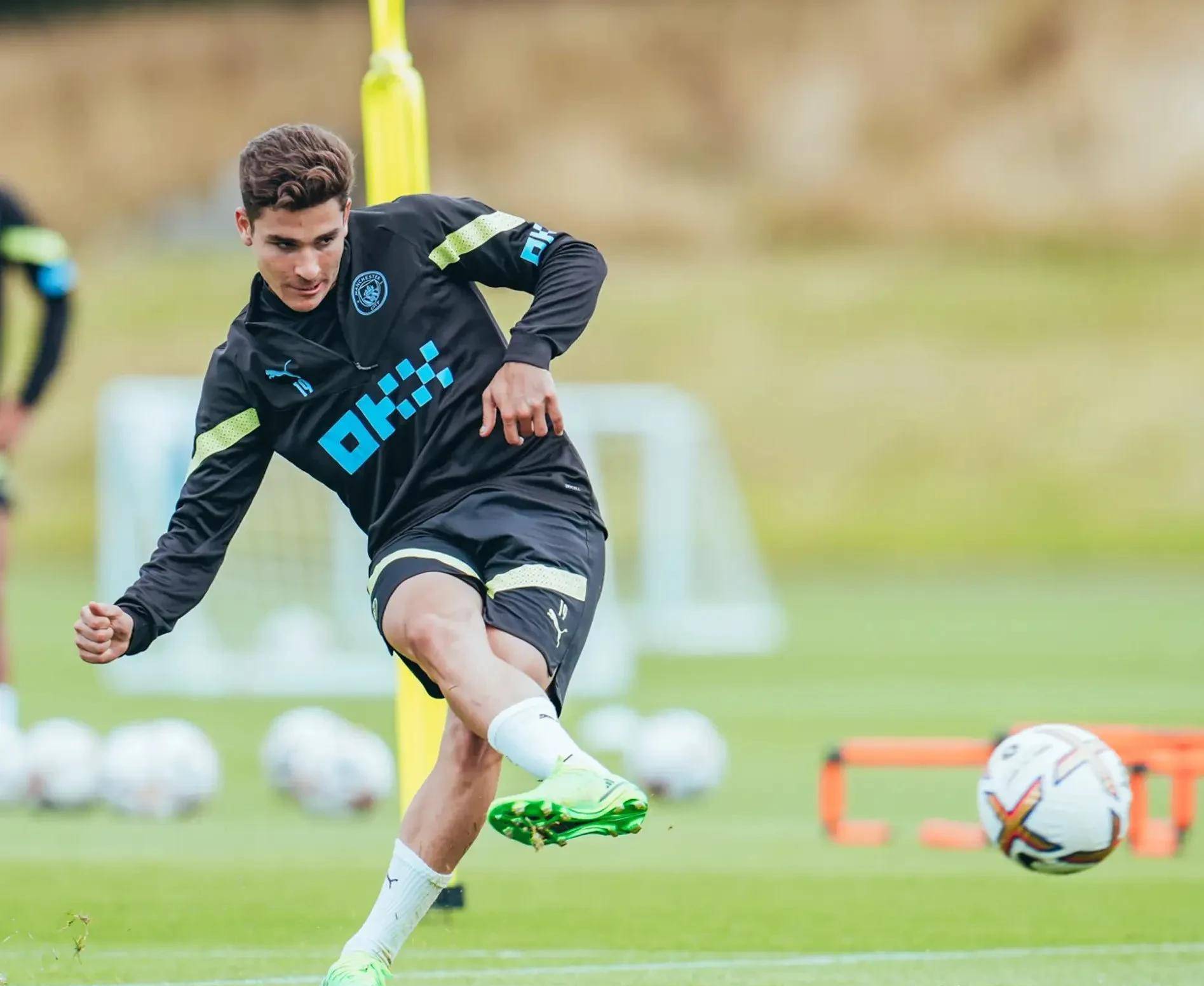 托特纳姆训练开放日，加时末段调整名单引欢呼，社区盾在即，年轻球员得到机会的简单介绍