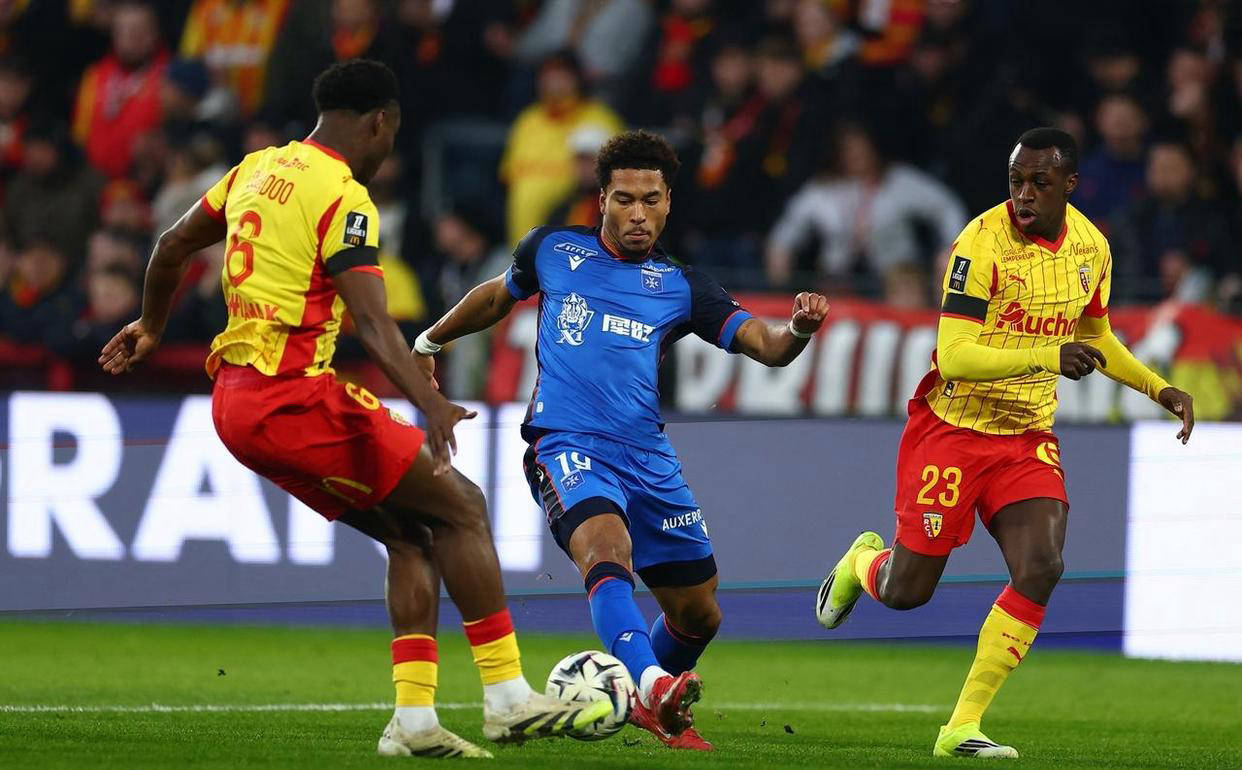 kaiyun-包含切尔西发布备战花絮，赛前篮板制胜，法甲任务艰巨，身体对抗强度拉满的词条